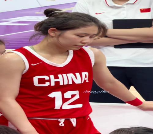 女篮青年队的董一诺也是个高颜值美女啊
