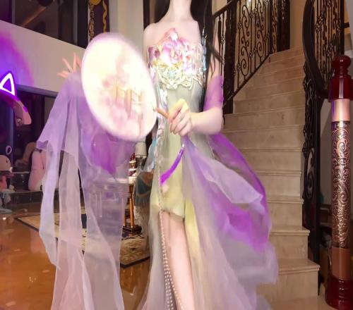 这是谁家足球小女友终于算是明白古代帝王家的歌舞升平的乐趣了