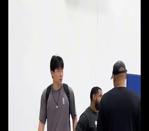16顺位去了开拓者!此前孟超探班杨瀚森,在洛杉矶训练挥汗如雨