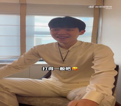 凡尔赛一下杨瀚森谈此前试训表现谦虚表示:打得一般吧