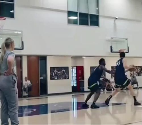 难怪森林狼懊悔!杨瀚森在这站试训片段爆出实在太惊艳了
