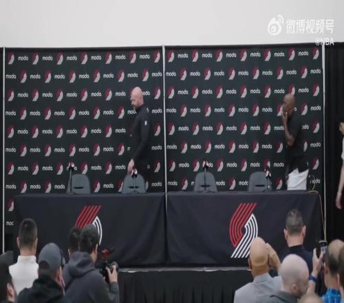 努力提高外语水平!杨瀚森打趣:下次争取把我身边这个翻译踹走!