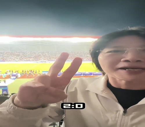 水庆霞指导亲临苏超现场!网友:能请来的咖位越来越大了
