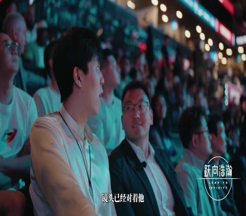 选秀大会现场,有人喊道:杨瀚森,准备了!小杨一脸懵:要叫我