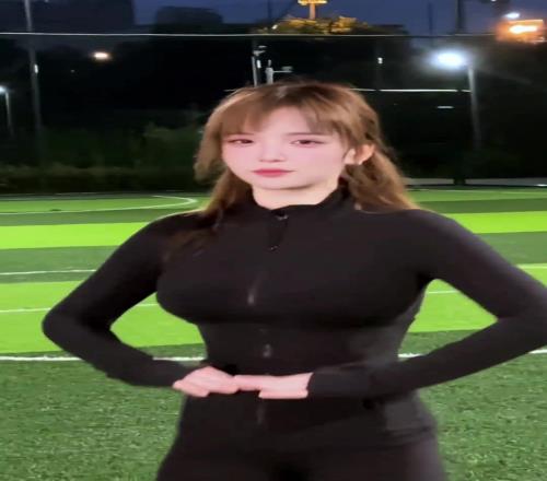 这舞是李小璐同款!怎么办这个足球女孩我是真喜欢