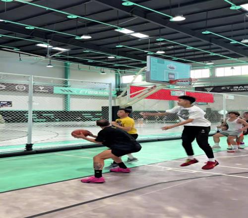 科比粉丝晒半场4v4打球视频单打基本无人能防!