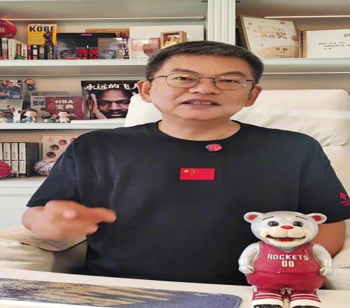 笑死苏群:火箭这交易做的,用惠特摩尔换了两包辣条