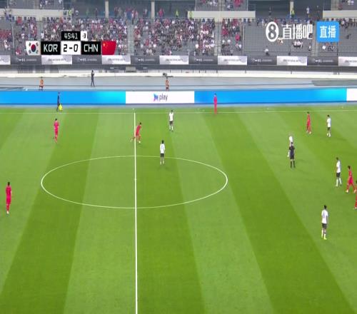 拼劲呢杨晨指导无奈地笑了:刚上半场,我们的队员已站着的居多
