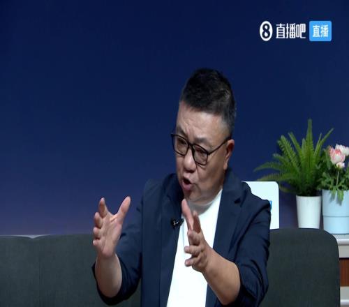 董路批久尔杰维奇下半场换人调整:孩子死了,奶妈来了!