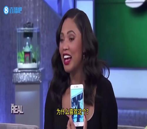 真的敢说!库里妻子阿耶莎之前曾在节目里透露:他很喜欢我的脚