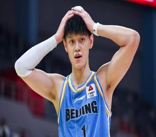 媒体人：曾凡博预计在不久后赴美，为加入篮网训练营做充分准备