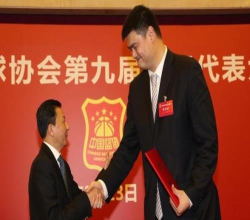 “不會管理”的姚明下課了，籃球的天也沒亮啊