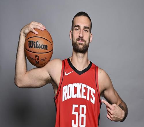 夏聯(lián)三分命中率45.5%！美記：火箭舊將麥克維積極尋求留在NBA