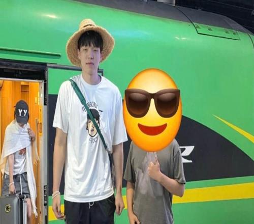 楊瀚森度蜜月結(jié)束！8月行程出爐：赴美參加2期短訓(xùn)營，爭NBA首發(fā)