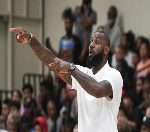 有意思，NBA傳奇斯托克頓用“乘直升機(jī)登頂”的比喻痛批詹姆斯