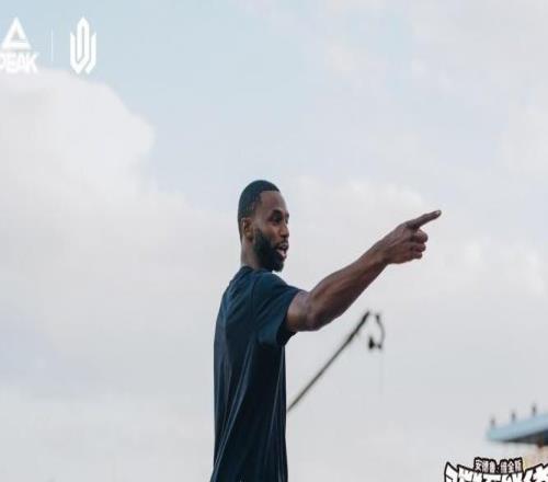 結(jié)束中國之行NBA球星維金斯告別烏魯木齊