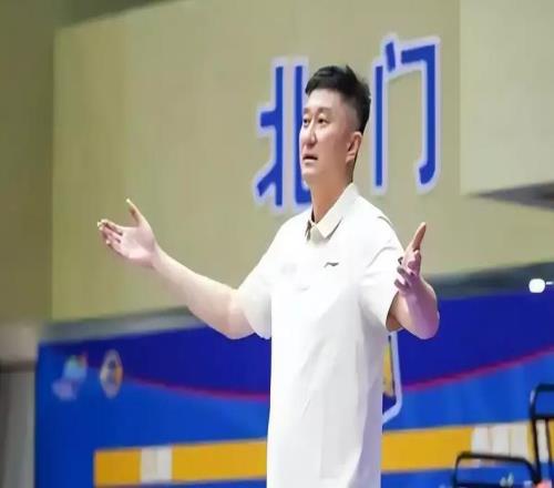 球迷質(zhì)疑廣東隊和杜鋒打假球上海、浙江等隊爭奪NBA內(nèi)線