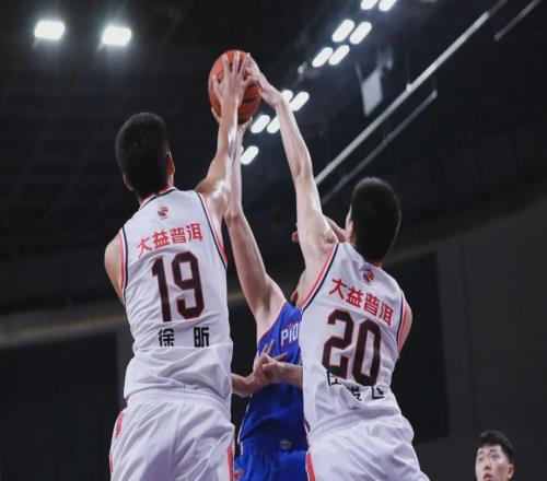 2米26大中锋！公开申请交易！离开广东男篮