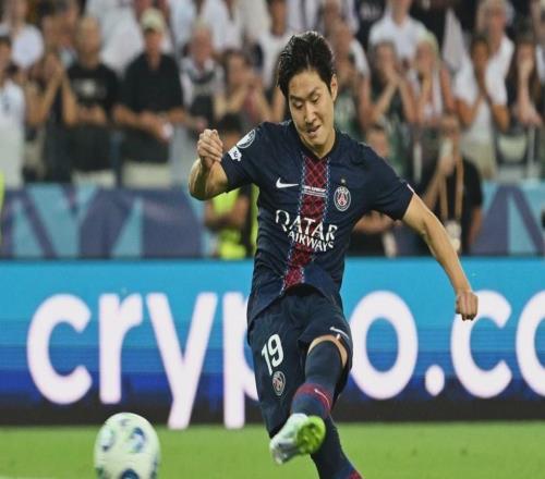 韓媒：李剛?cè)收冉^望中的大巴黎，他從邊緣人變成了奪冠大英雄