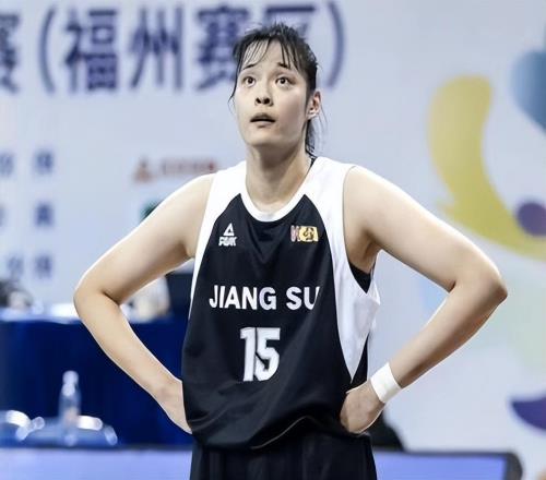 恭喜！中國女籃又一26歲2米王牌出爐：轟24+7，宮魯鳴招進她嗎