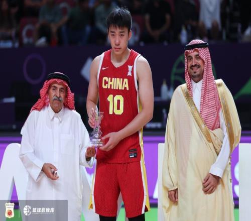 暑假工惊艳入选最佳阵容！中国男篮藏着崛起希望，他该拿NBA合同