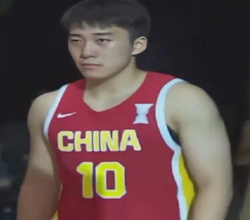13+4！曝明年就参选NBA！中国男篮的核心前锋