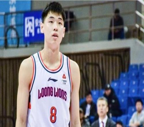 崔永熙我在東莞籃校待四五年沒(méi)去宏遠(yuǎn)看一場(chǎng)球從NBA回來(lái)成了主隊(duì)