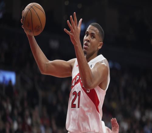 媒體人：奧蘭多羅賓遜拒絕了CBA球隊的報價選擇雙向合同留在NBA
