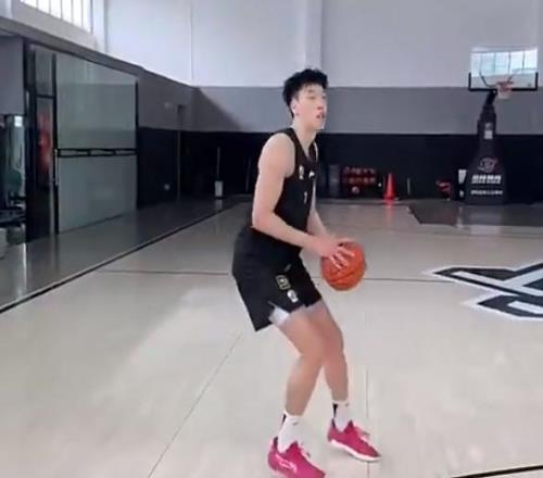 終于來了！廣東最強3D鋒線正式崛起，這可是杜鋒的爭冠法寶！