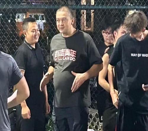 西熱力江近況：34歲大腹便便，辭掉主教練，轉(zhuǎn)型成功，老婆太美了