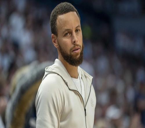 多才多藝，庫(kù)里和里夫斯被其他球員評(píng)為“NBA最佳高爾夫球手”