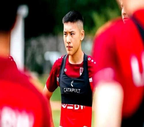 中国球员助阵谢初筠助阵斯图加特U19队21法兰克福U19队