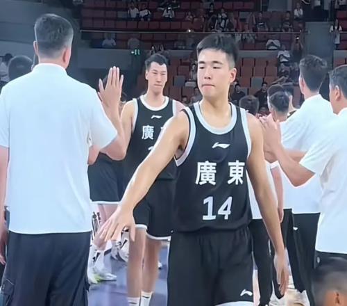 廣東隊(duì)9573四川隊(duì)，收獲2連勝！徐杰張文逸分別砍下22分