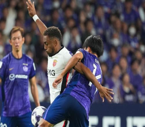 日本球隊(duì)狂轟21腳，中超門(mén)將一戰(zhàn)封神：10次神撲救主