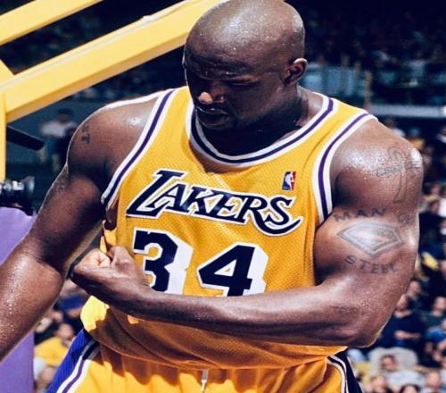 美媒選NBA歷史“坦克五人組”：奧尼爾像綠巨人，詹姆斯似非人類