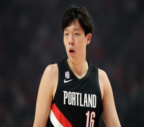 楊瀚森的起步與七位前輩一樣艱難，這是中國球員登陸NBA之初的常態(tài)