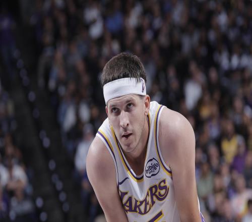ESPN预测明日比赛胜率:湖人仅为45%,而开拓者为55%