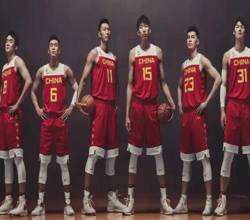 中國男籃未來5年五虎上將!平均年齡才21.6歲,都是00后猛將
