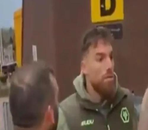 输球后我都不和妻子说话，太阳报：狼队门将若泽萨和球迷争吵