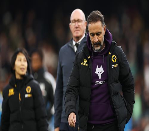 記者：佩雷拉的續(xù)約合同里含有條款，解雇他無需支付全部款項(xiàng)