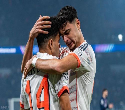 亢奮過頭拜仁7500萬新援雙響后剪刀腳染紅！致巴黎巨星重傷痛哭