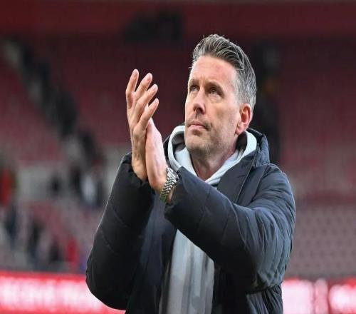 镜报：由于狼队对主教练爱德华兹的兴趣，米堡取消了赛前发布会