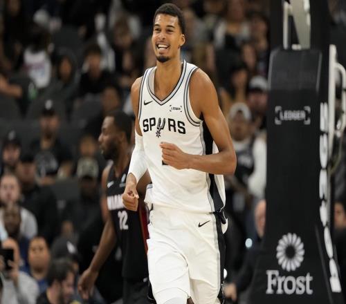 無解+無奈！NBA2神級紀(jì)錄誕生：西部變天了！