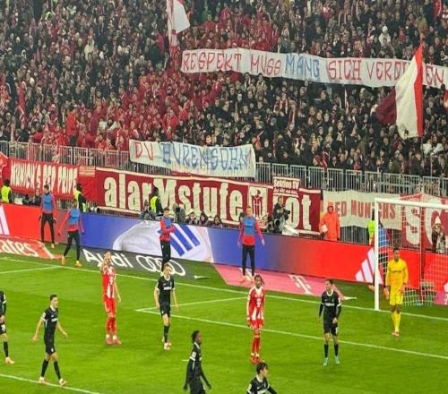 慕尼黑1860主席曾抱怨海納未認(rèn)出自己，拜仁球迷拉橫幅回懟