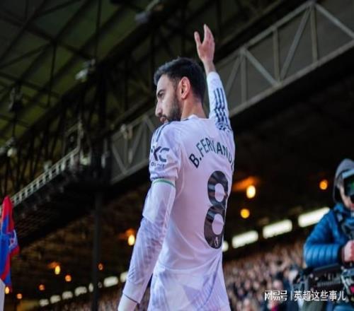 近4輪首勝！曼聯(lián)2球逆轉(zhuǎn)，B費(fèi)2助創(chuàng)紀(jì)錄，4500萬(wàn)鋒霸破門(mén)救主！