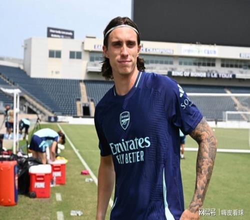 13年不?。∮⒊龔?qiáng)出擊，阿森納后衛(wèi)接近停賽，切爾西有替代方案