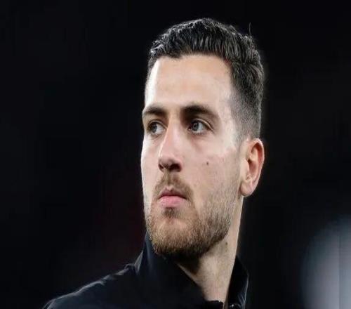 福布斯：曼聯(lián)成全球第二最具價(jià)值的足球俱樂(lè)部，價(jià)值66億美元意媒：曼聯(lián)已拒絕羅馬對(duì)齊爾克澤的第一份報(bào)價(jià)