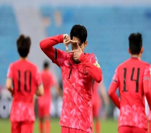 世界杯如期舉行，中超也不讓道，你們如何選擇選前者真不愛國嗎