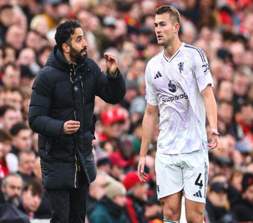 贏球重返前6！曼聯(lián)PK狼隊首發(fā)11人浮現(xiàn)德里赫特回歸