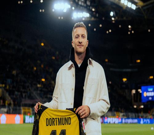 致敬球隊傳奇，多特官方商城為球迷免費印11號羅伊斯